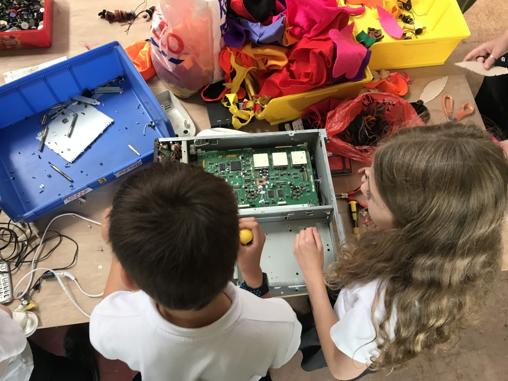 Fixit Club at Makery  4